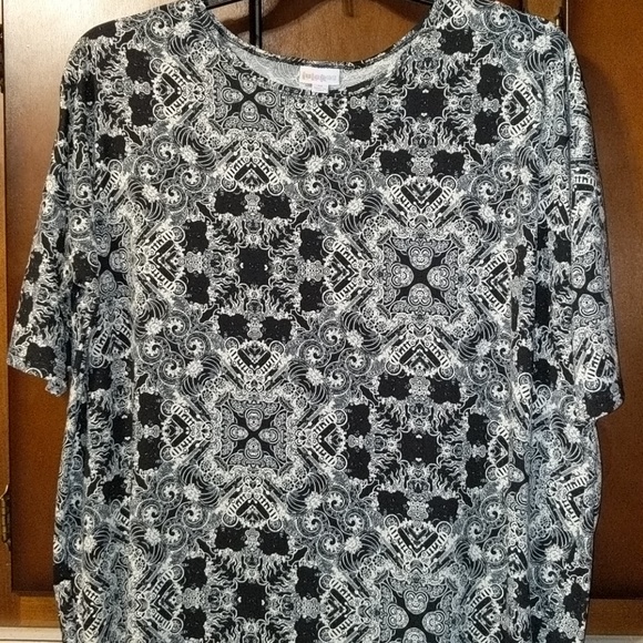 LuLaRoe Tops - LulaRoe Irma